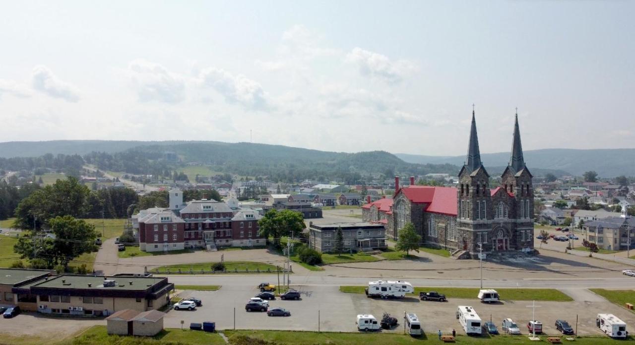 Apartamento Le Couvent Sainte Anne-des-Chênes Exterior foto